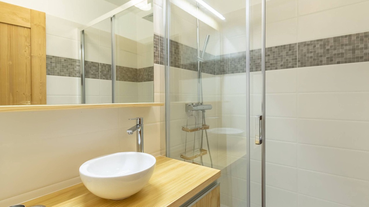 Photo of Bathroom in Arc-1800
