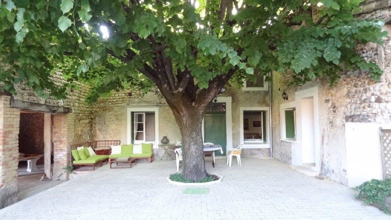 Photo of Patio Balcony in Saint-Roman-de-Malegarde