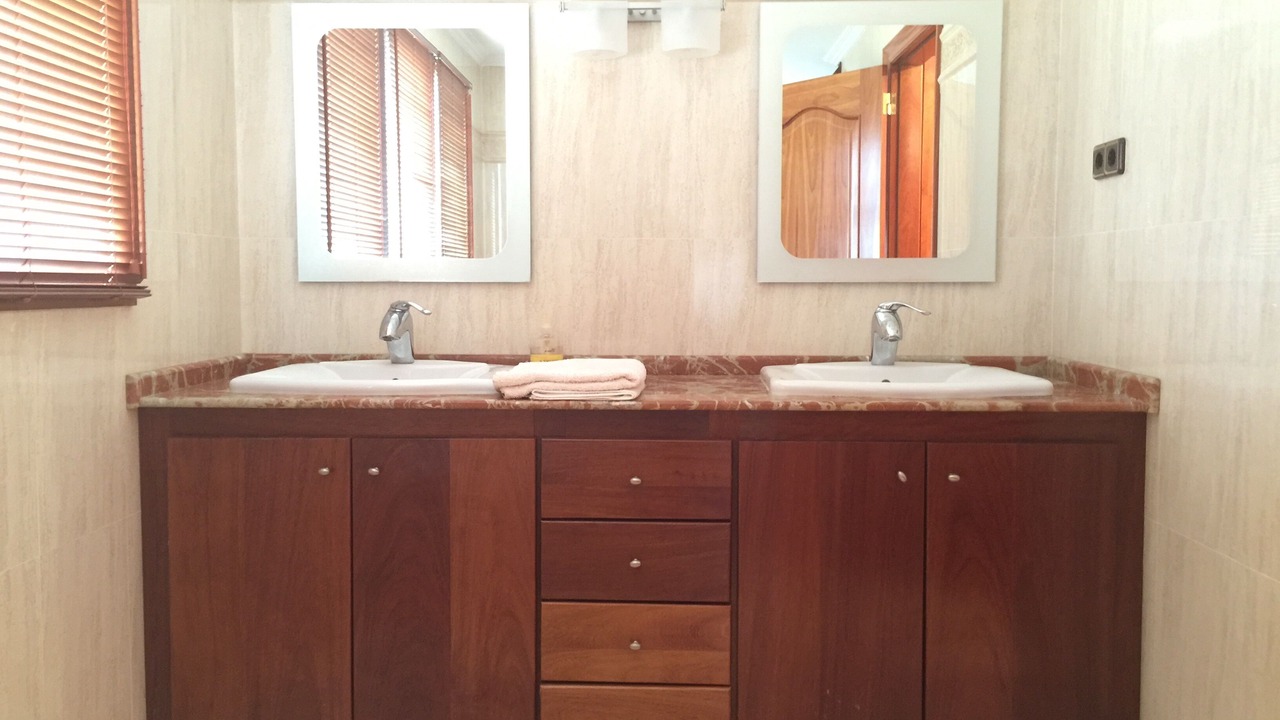 Photo of Bathroom in Botarell