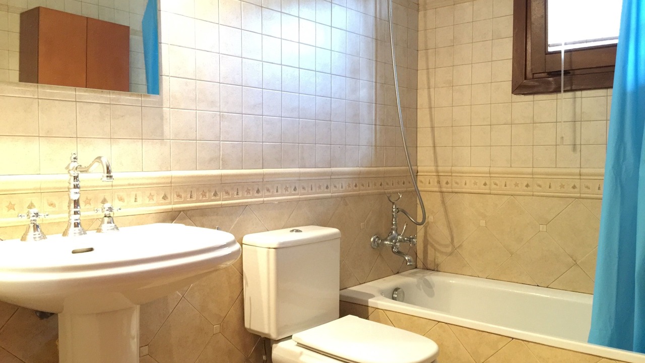 Photo of Bathroom in Botarell