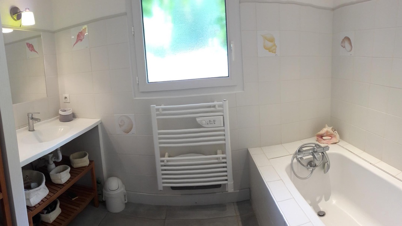 Photo of Bathroom in Azay-le-Rideau