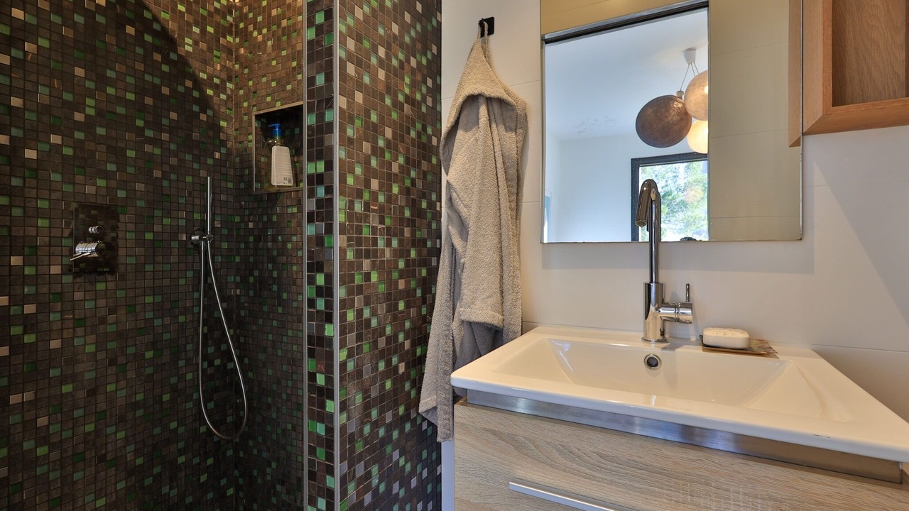 Photo of Bathroom in Roucas-Blanc