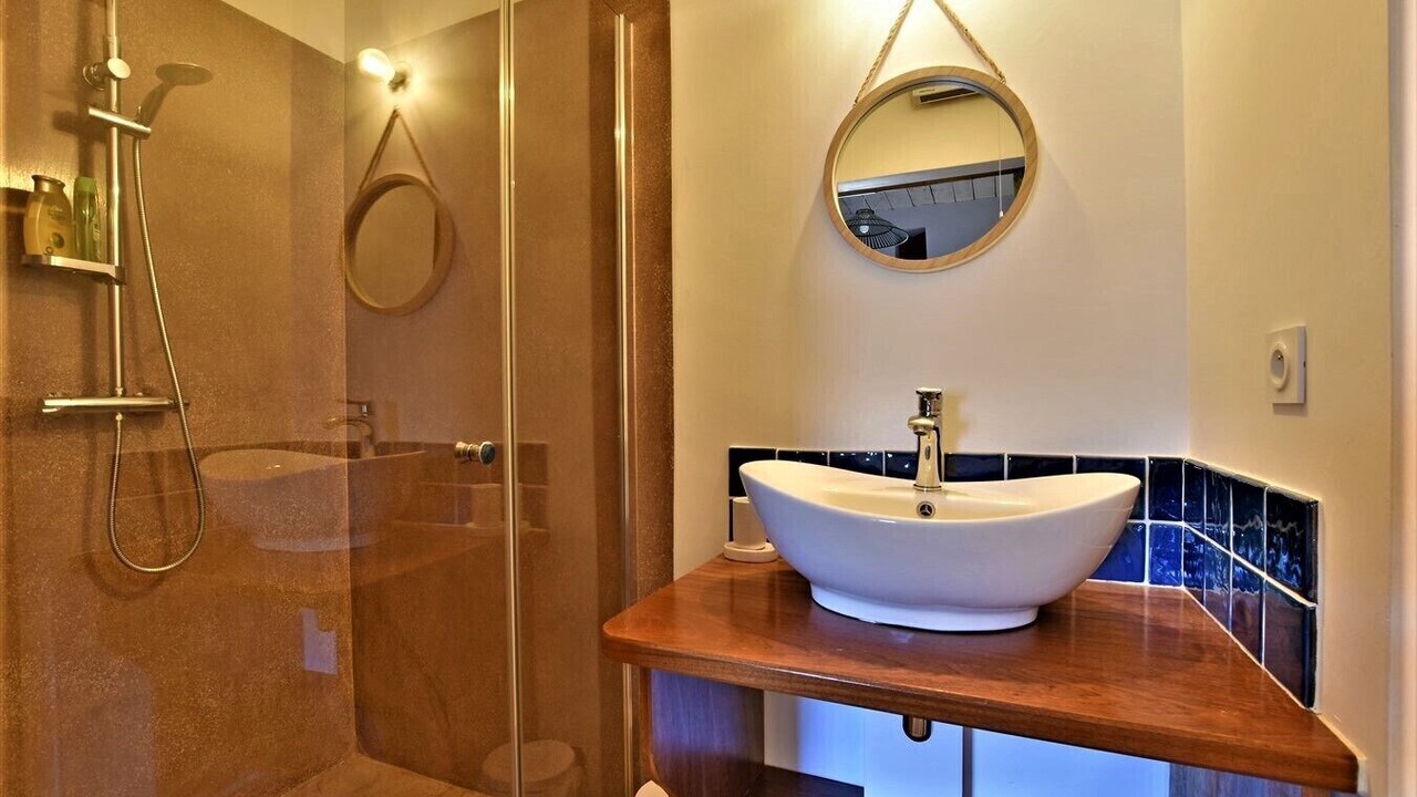 Photo of Bathroom in Orthoux-Serignac-Quilhan