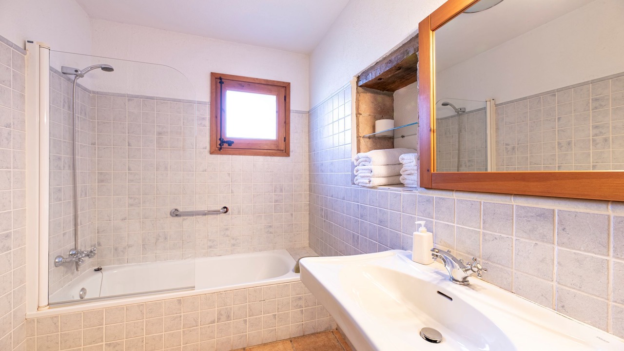 Photo of Bathroom in Lladurs