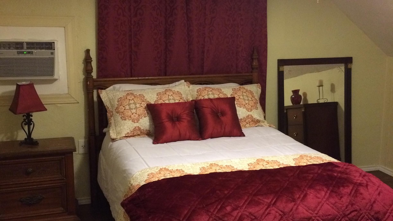 Photo of Bedroom in Northwest Los Angeles Heights