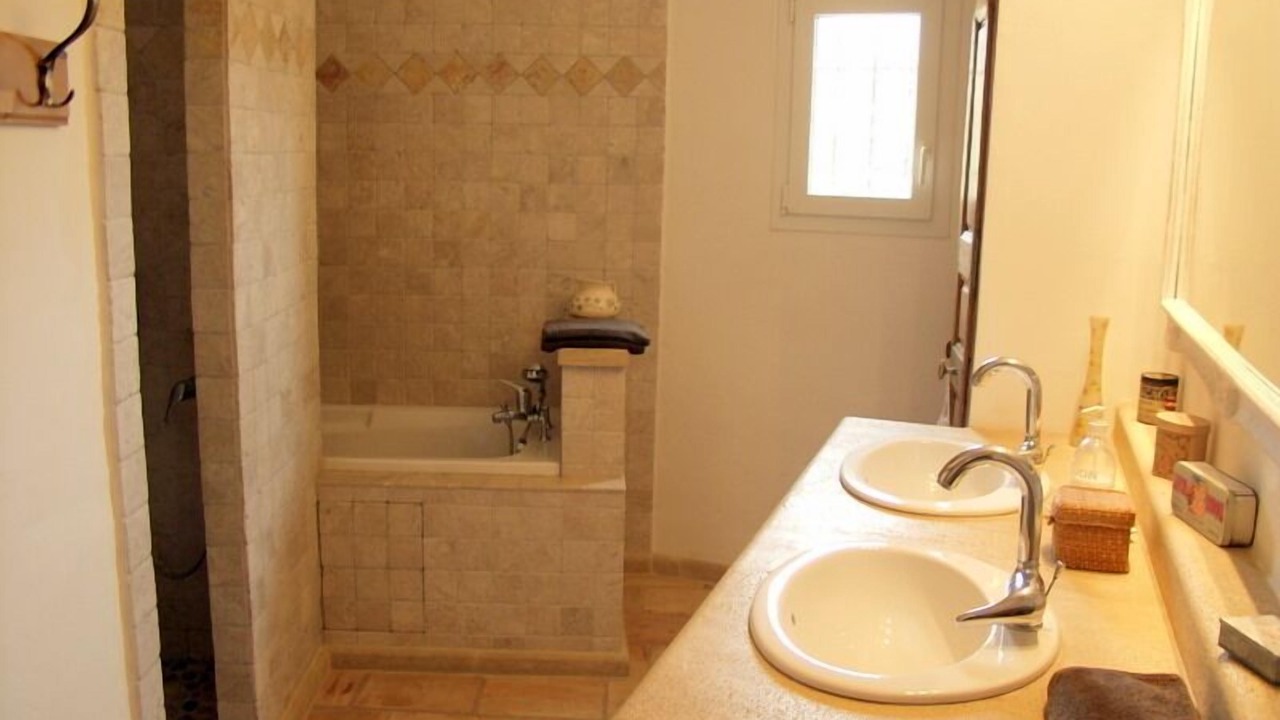 Photo of Bathroom in Rochefort-du-Gard