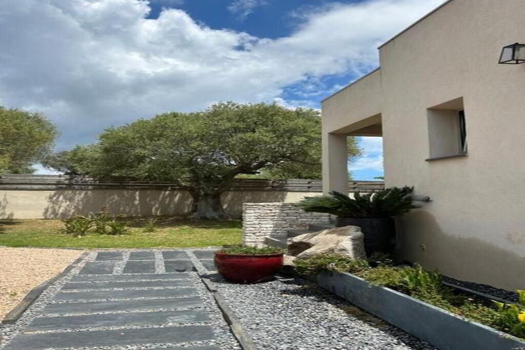 Photo of Outdoor in Bonifacio