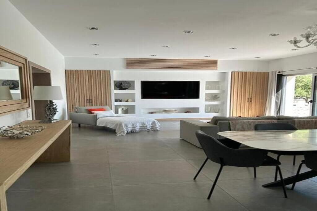 Photo of Livingroom in Bonifacio