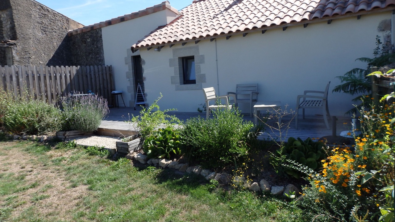 Photo of Patio Balcony in Saint-Martin-du-Fouilloux