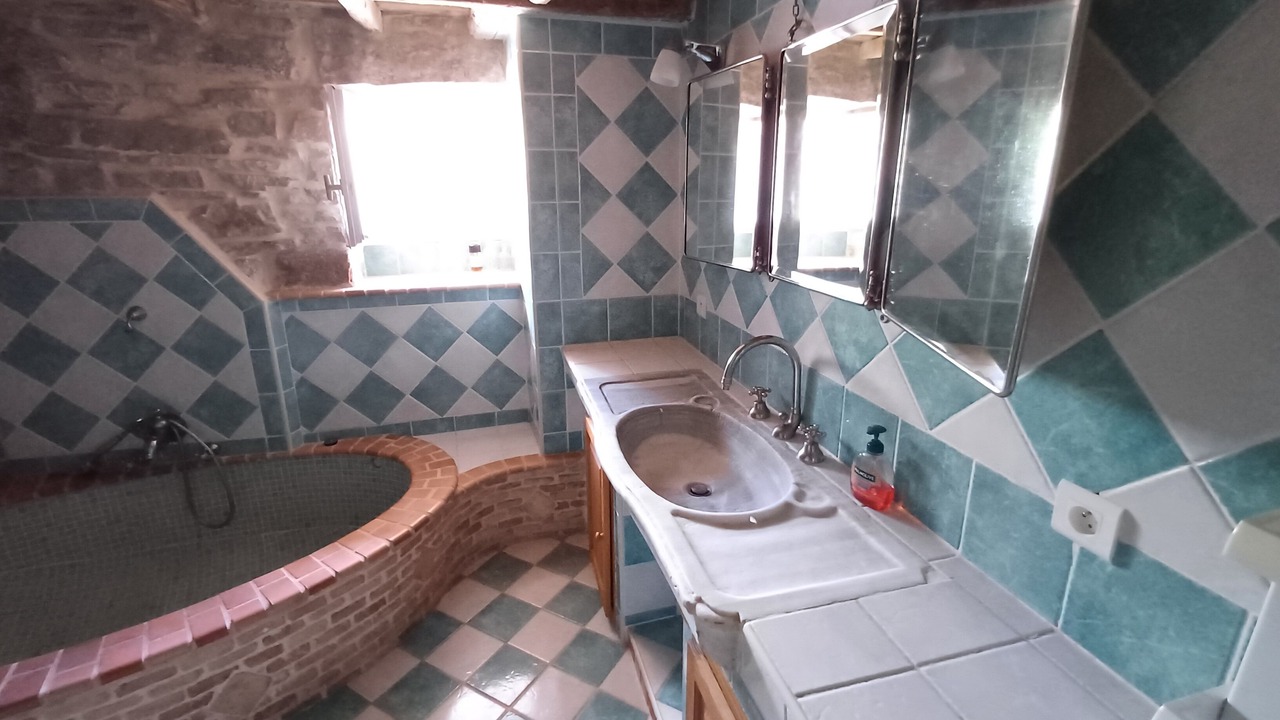 Photo of Bathroom in Hures-la-Parade
