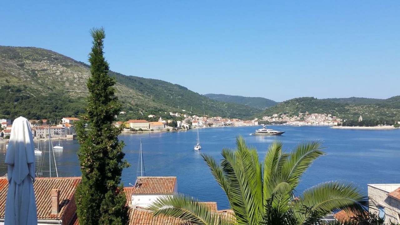 Photo of Others in Vis
