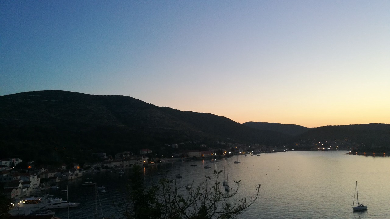 Photo of Others in Vis