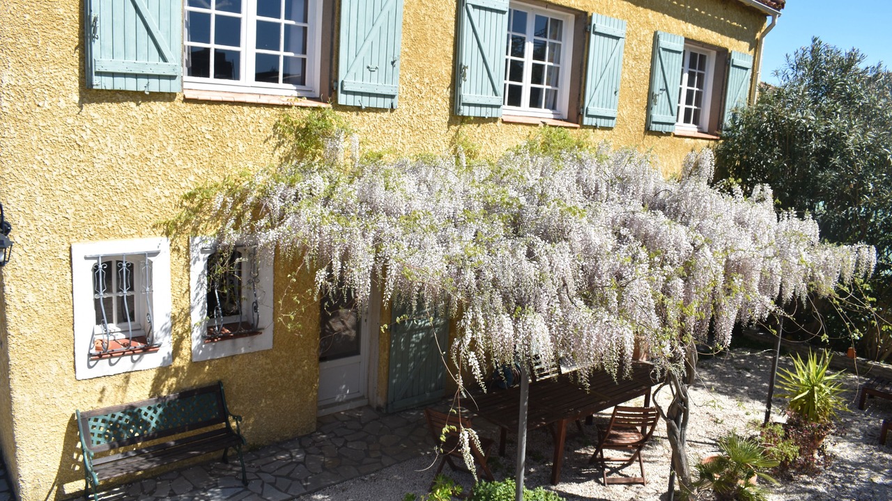 Photo of Patio Balcony in Roujan