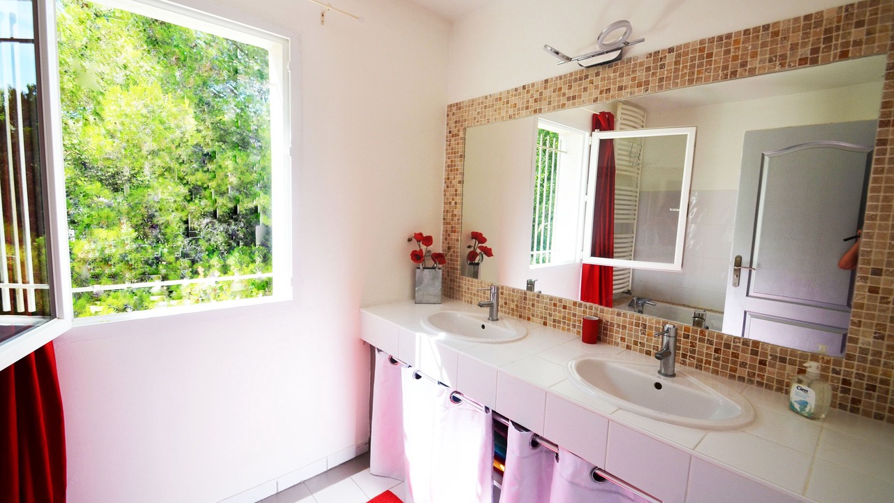Photo of Bathroom in Saint-Drezery