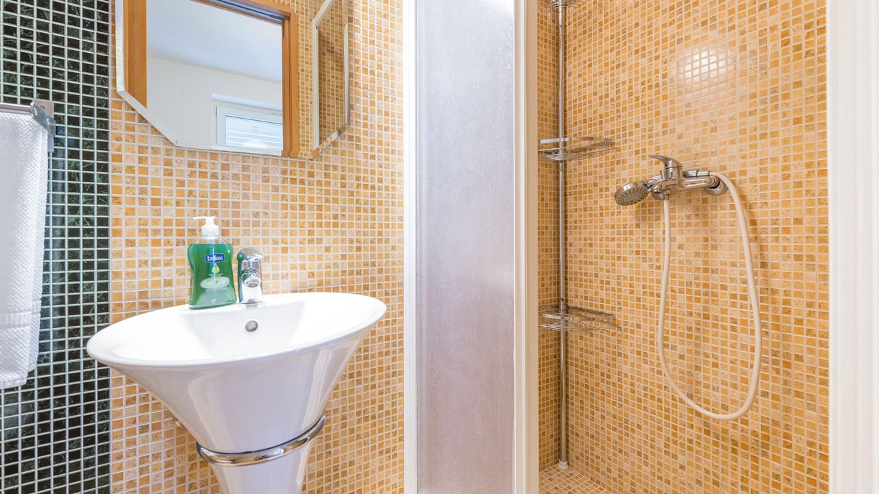 Photo of Bathroom in Pile