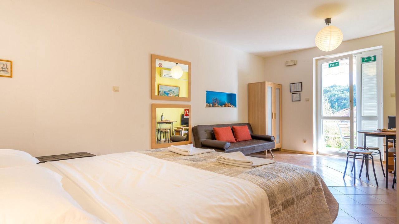 Photo of Bedroom in Pile