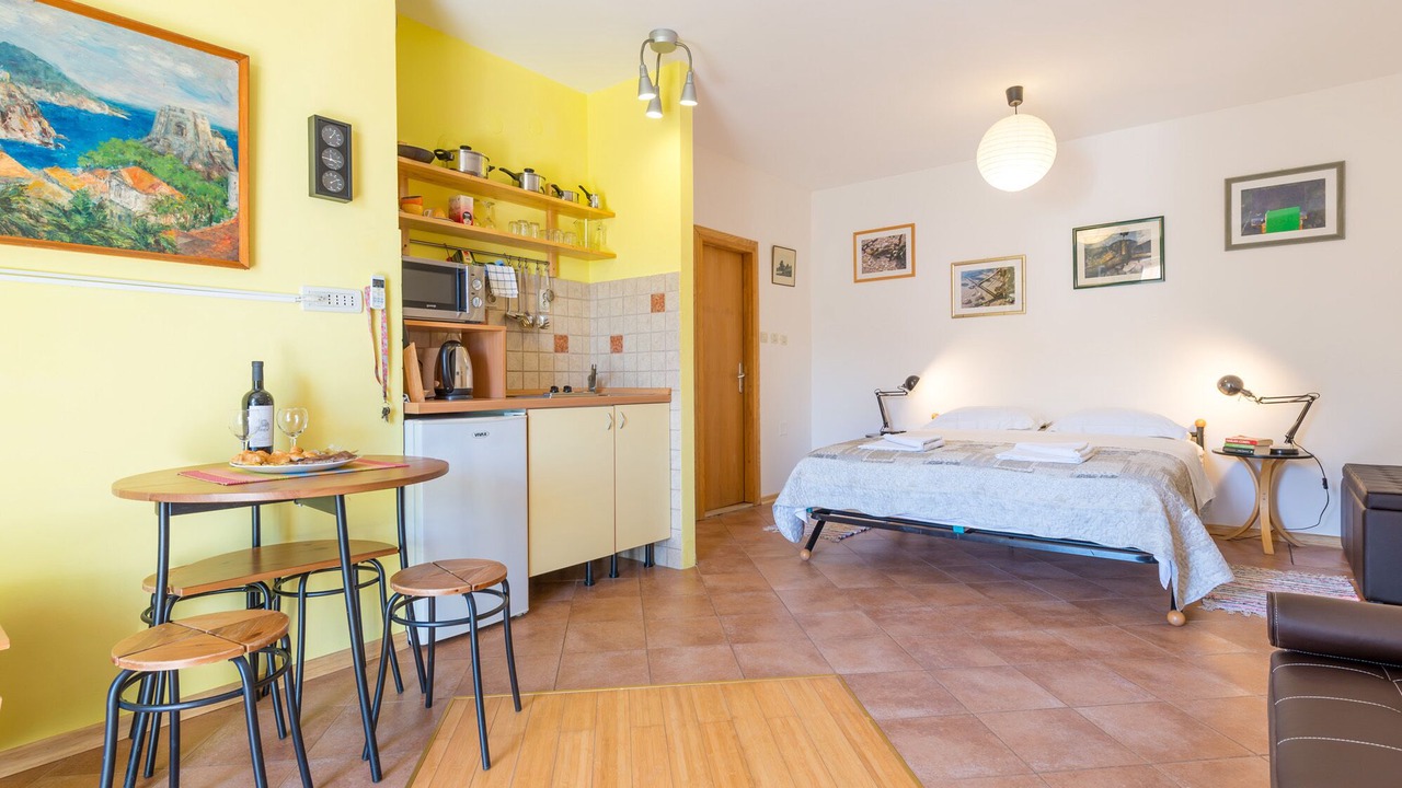 Photo of Bedroom in Pile