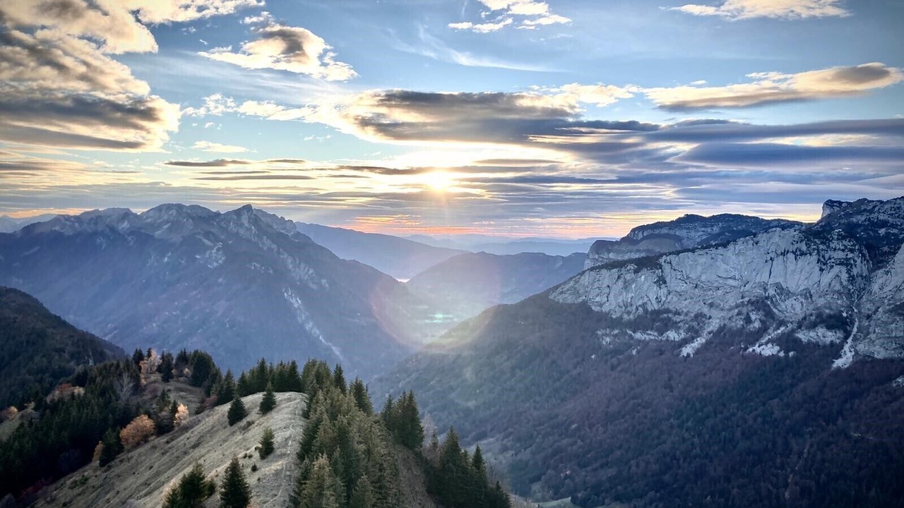 Photo of Others in Thones