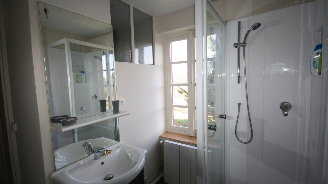 Photo of Bathroom in Camarade