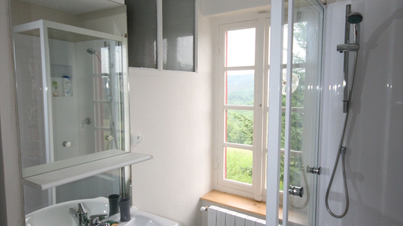 Photo of Bathroom in Camarade