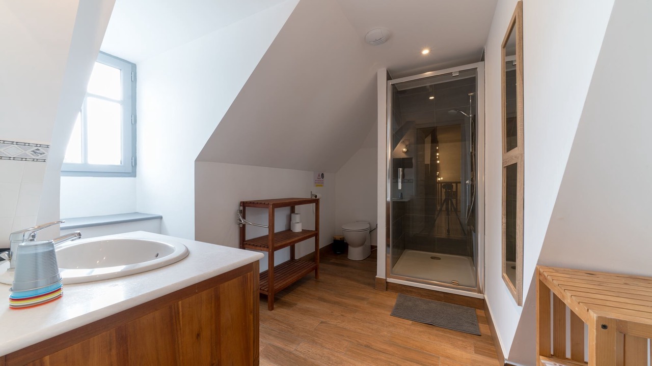 Photo of Bathroom in Neuville-sous-Montreuil