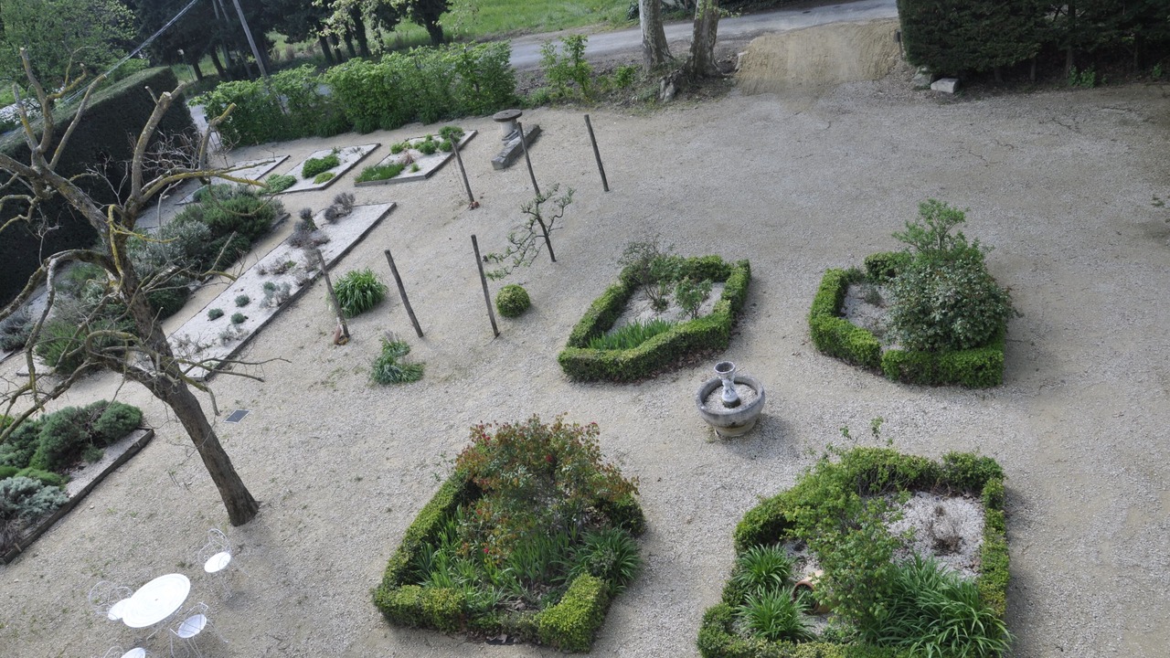 Photo of Outdoor in Charols