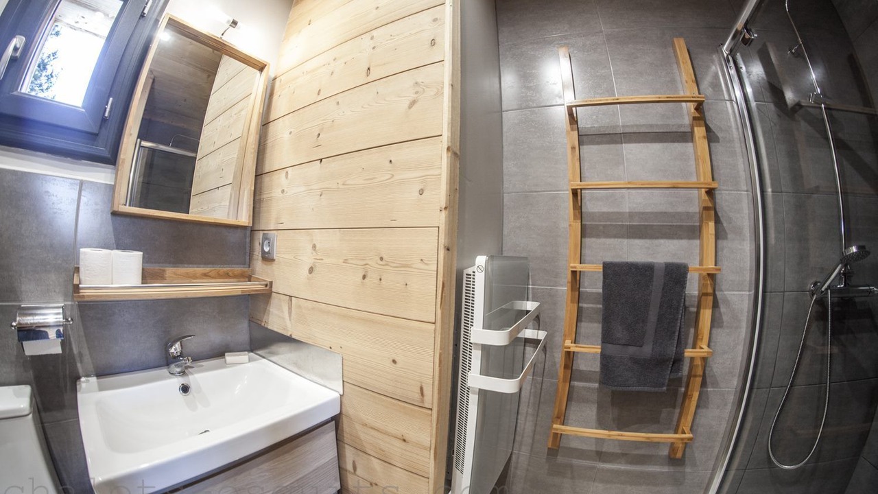 Photo of Bathroom in Pyrenees 2000