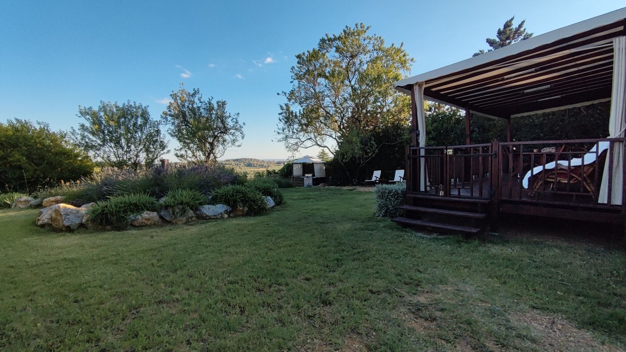 Photo of Patio Balcony in Corneilhan