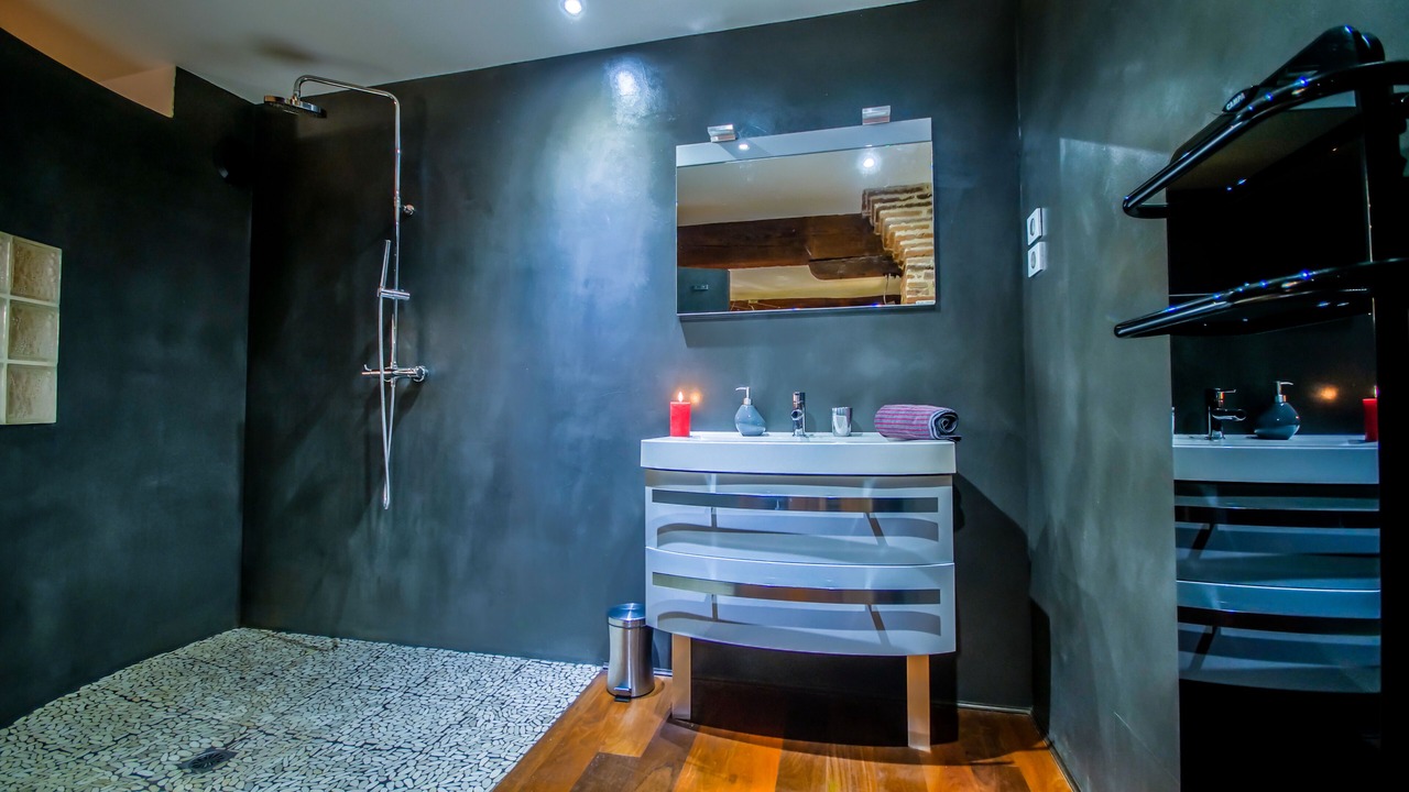 Photo of Bathroom in Carmes