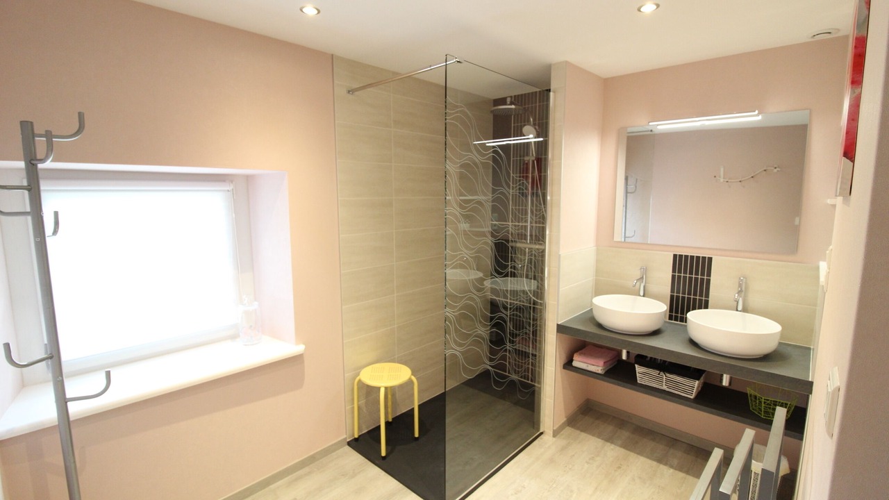 Photo of Bathroom in Taintrux