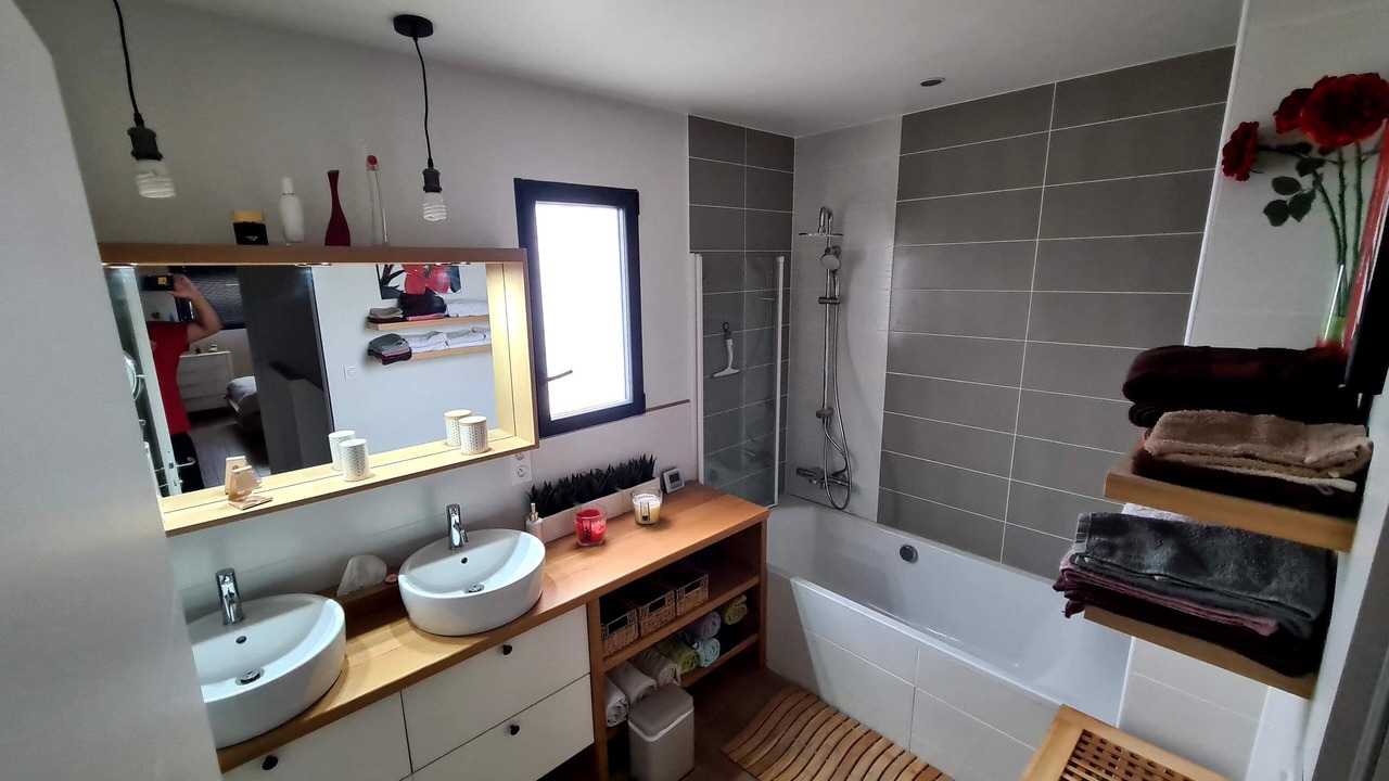 Photo of Bathroom in Le Cres