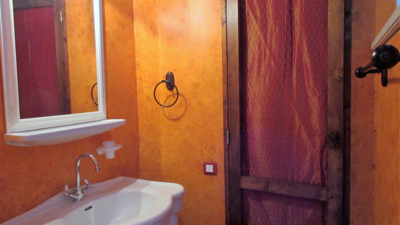 Photo of Bathroom in Tavel