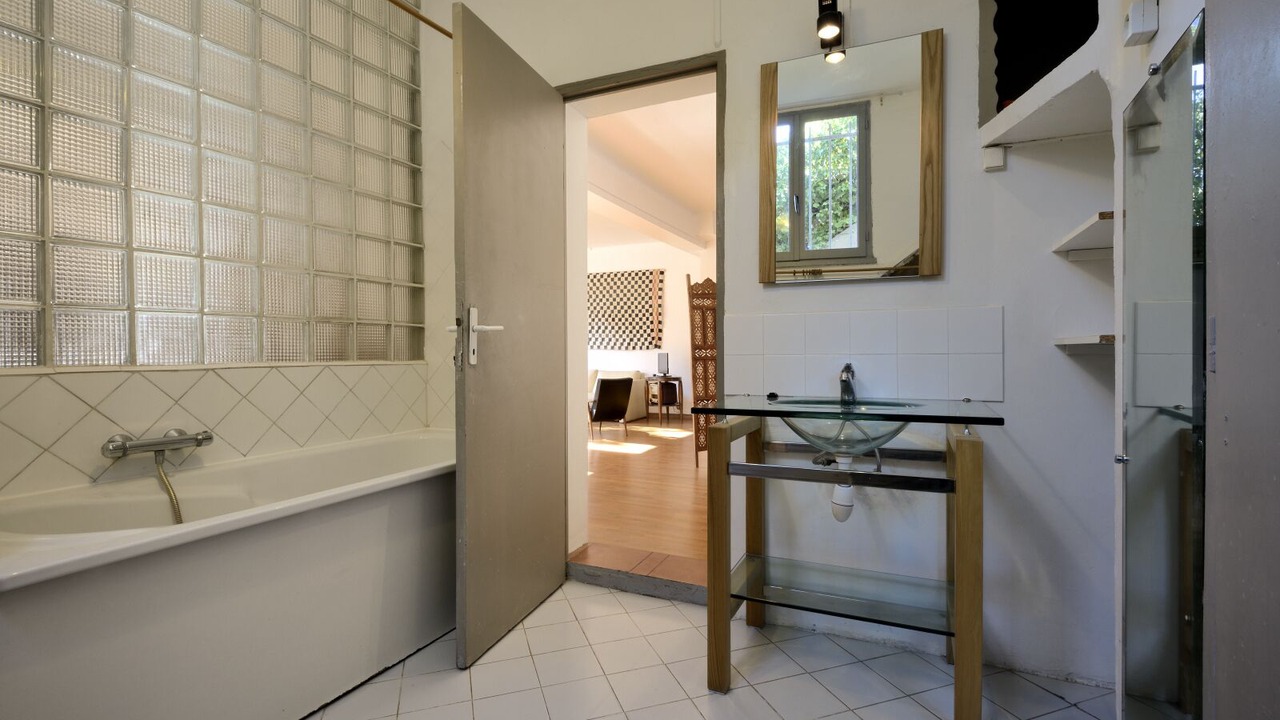 Photo of Bathroom in Ensues-la-Redonne