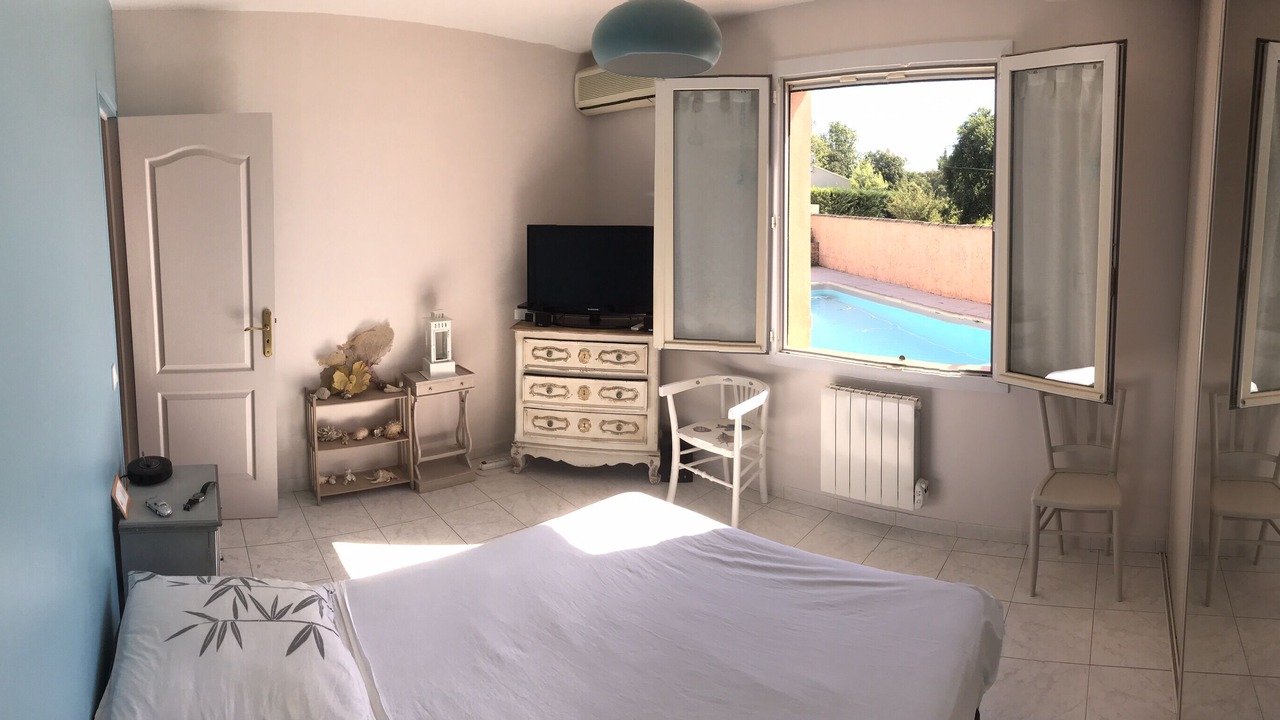 Photo of Bedroom in Camaret-sur-Aigues