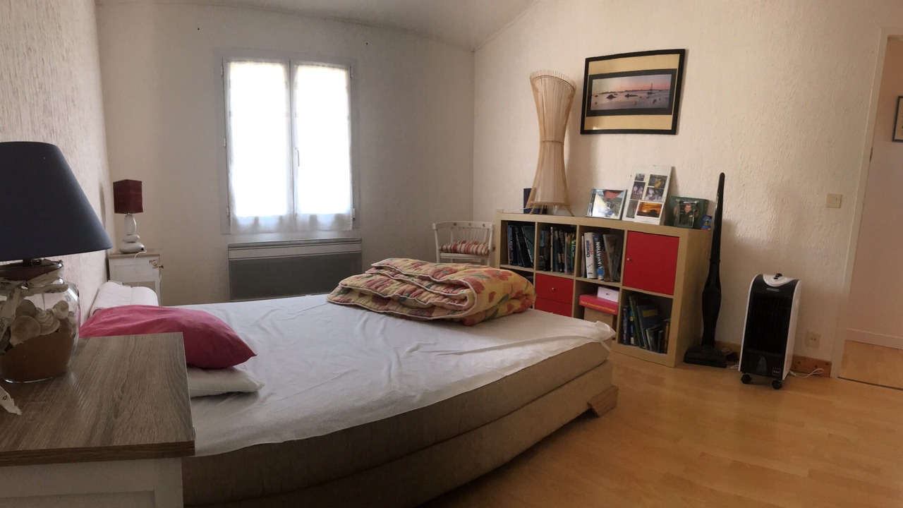 Photo of Bedroom in Camaret-sur-Aigues