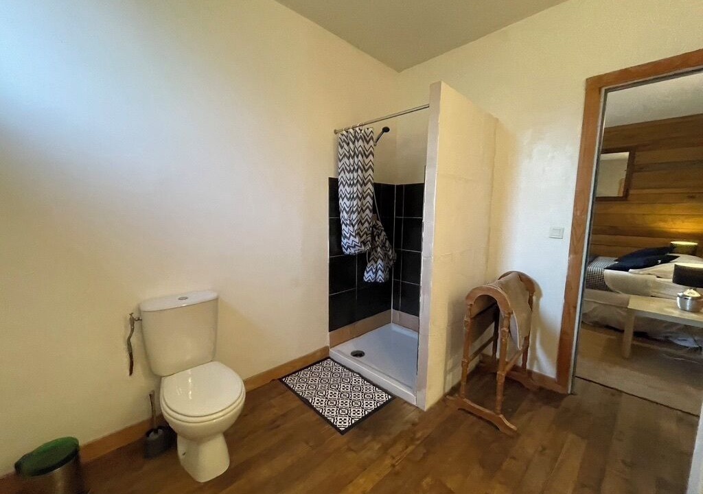 Photo of Bathroom in Laval-Roqueceziere
