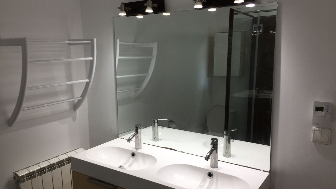 Photo of Bathroom in Assay
