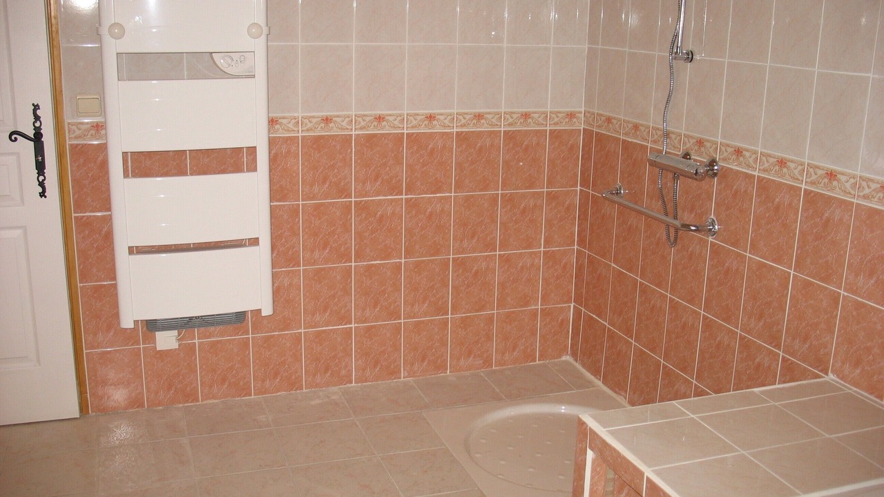 Photo of Bathroom in Martrin