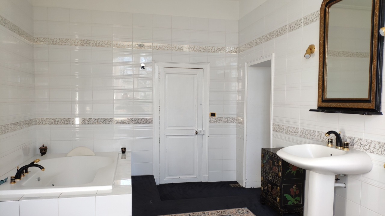 Photo of Bathroom in Saint-Etienne-de-Montluc