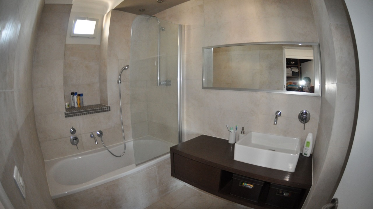 Photo of Bathroom in Gares