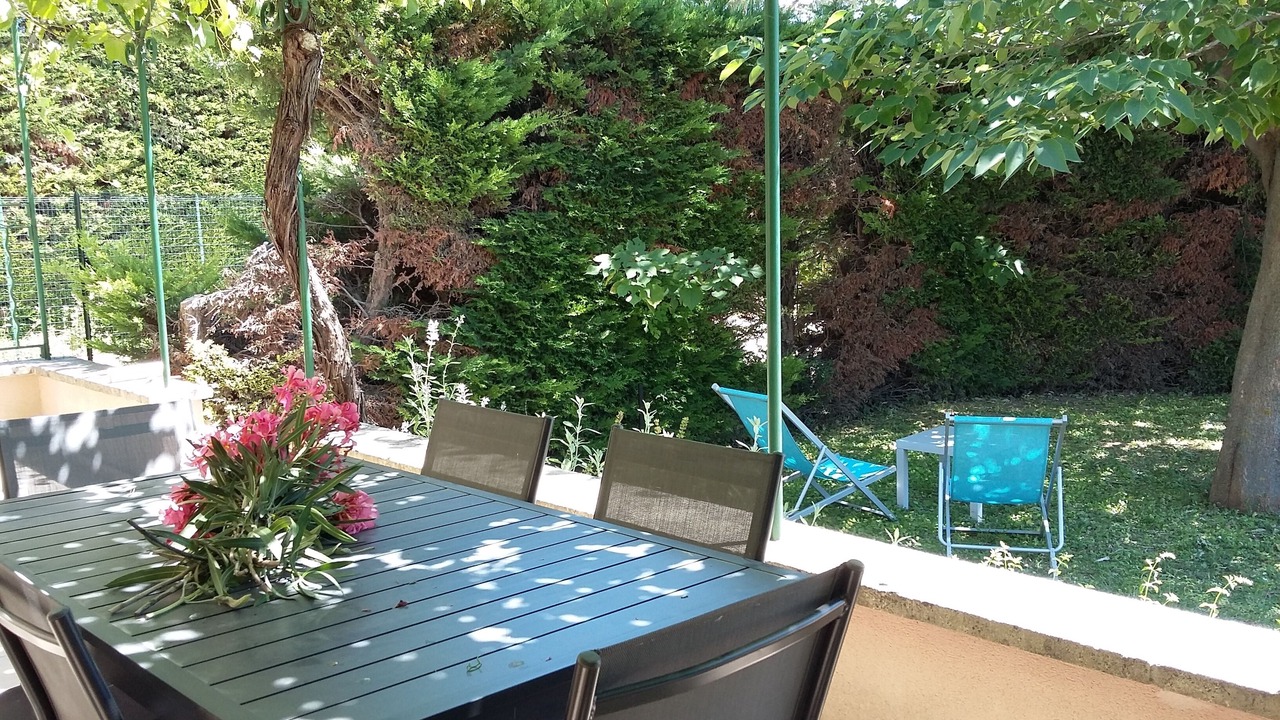 Photo of Outdoor in Violes