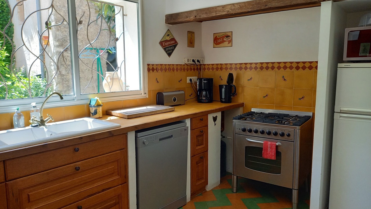 Photo of Kitchen in Saint-Martin-de-Castillon