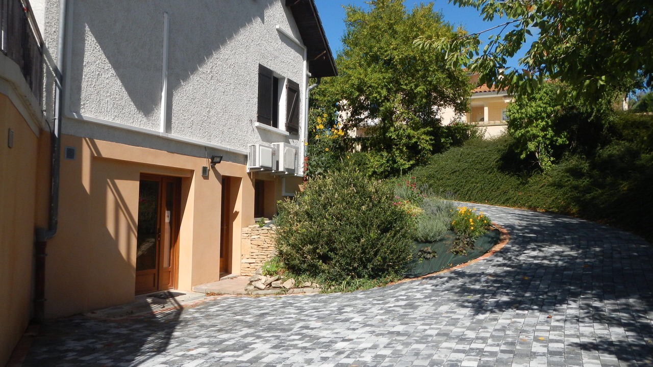 Photo of Outdoor in Meyrie