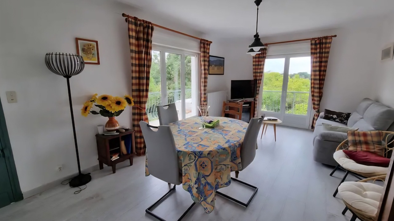 Photo of Livingroom in Galapian