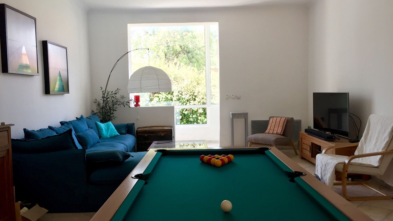 Photo of Livingroom in Hopitaux-Facultes