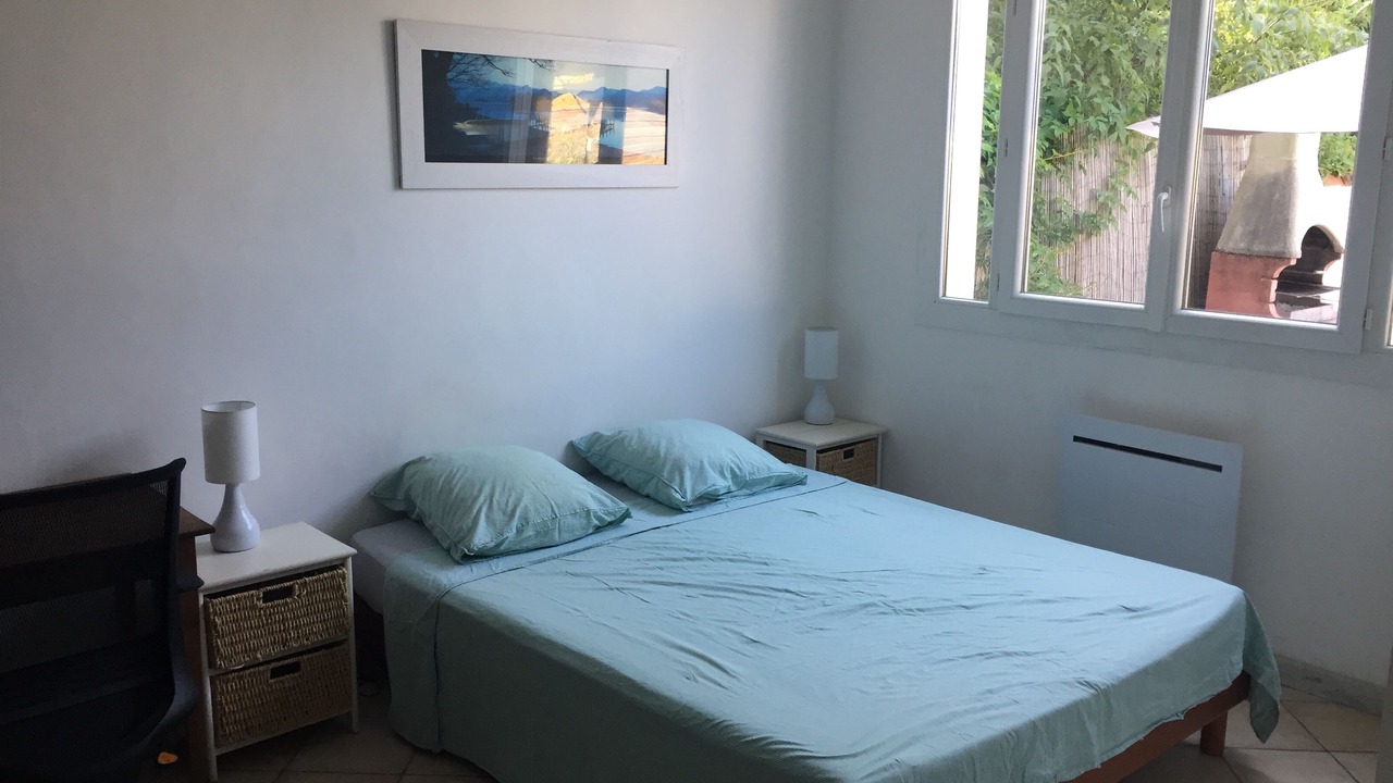 Photo of Bedroom in Hopitaux-Facultes