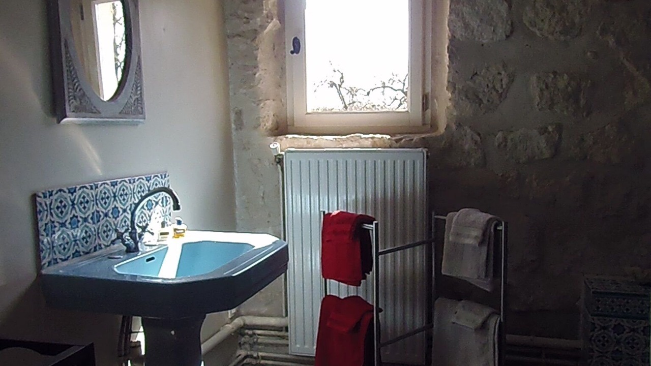Photo of Bathroom in Courteuil