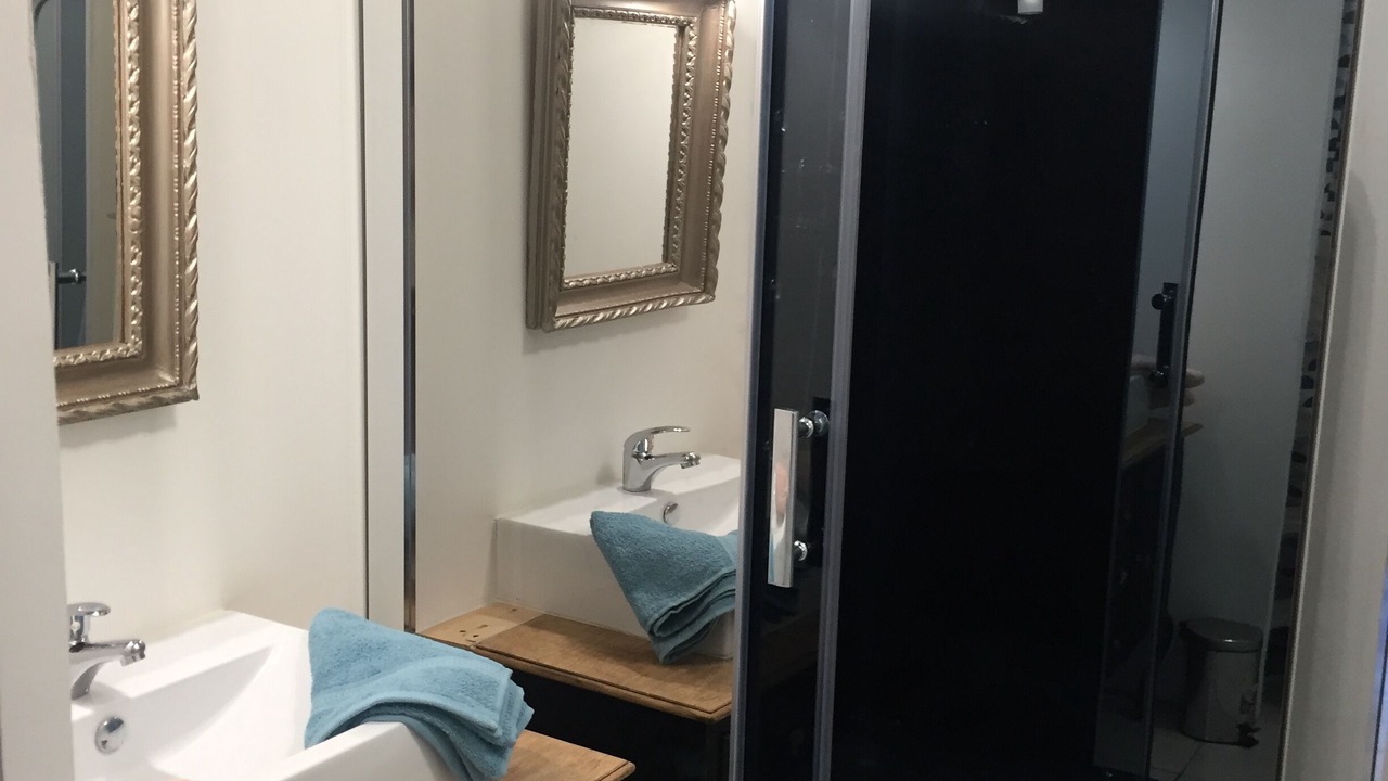 Photo of Bathroom in Beaucourt-en-Santerre