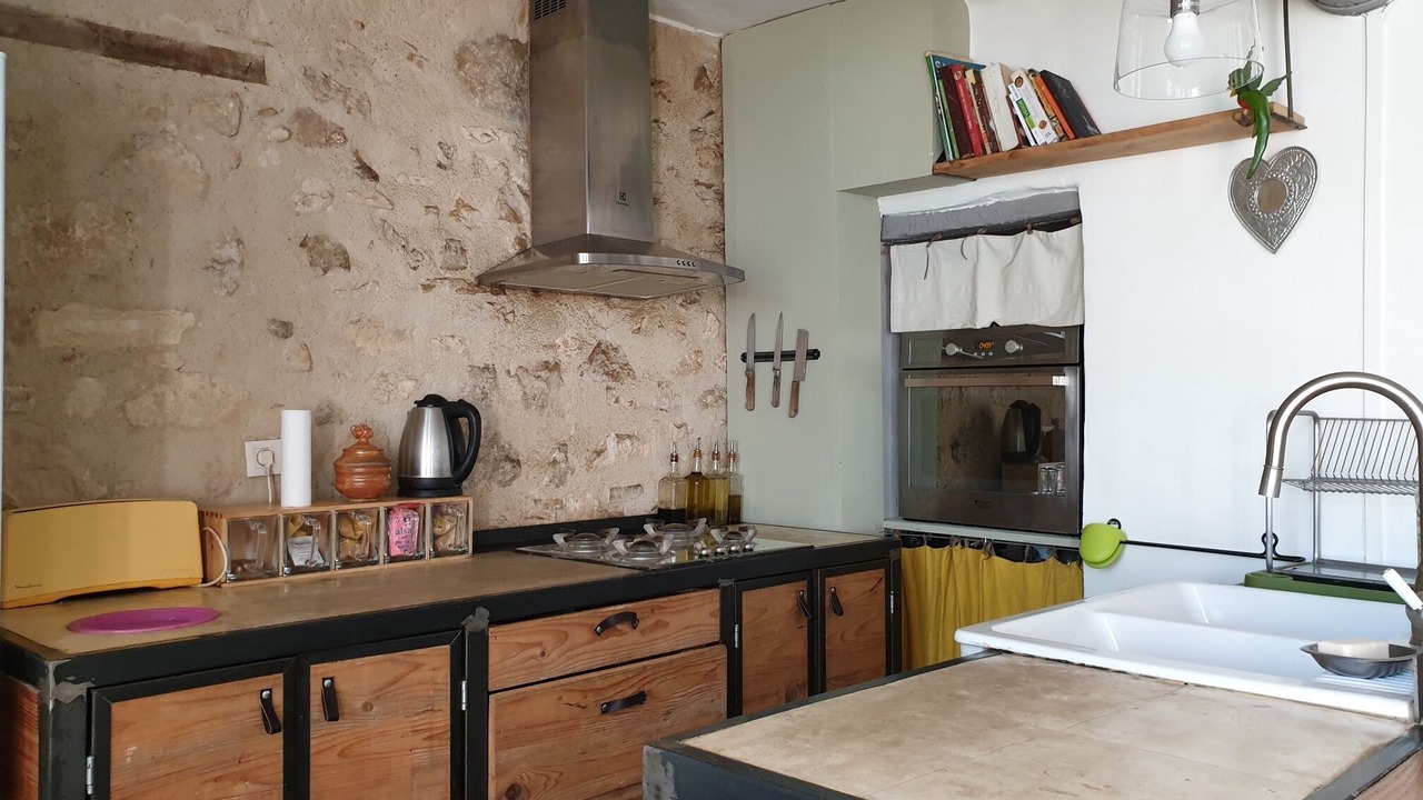 Photo of Kitchen in Saint-Martin-de-Castillon
