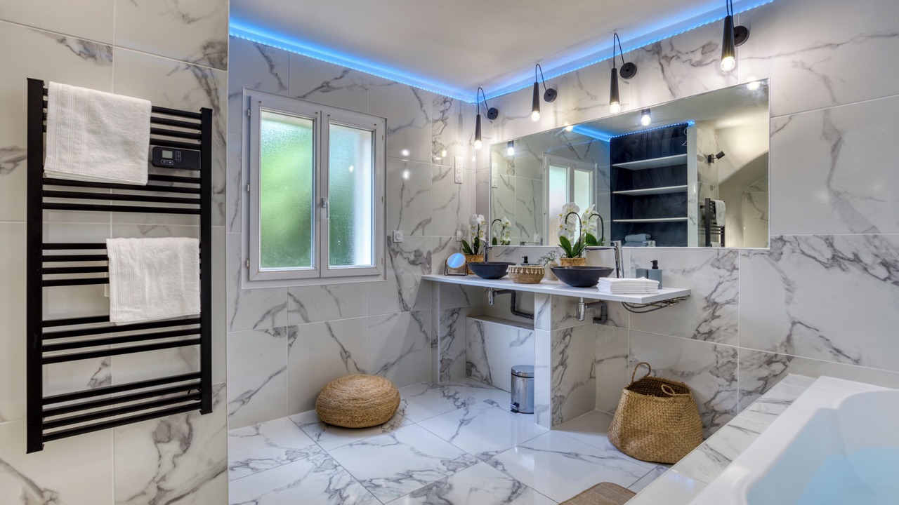 Photo of Bathroom in Junas